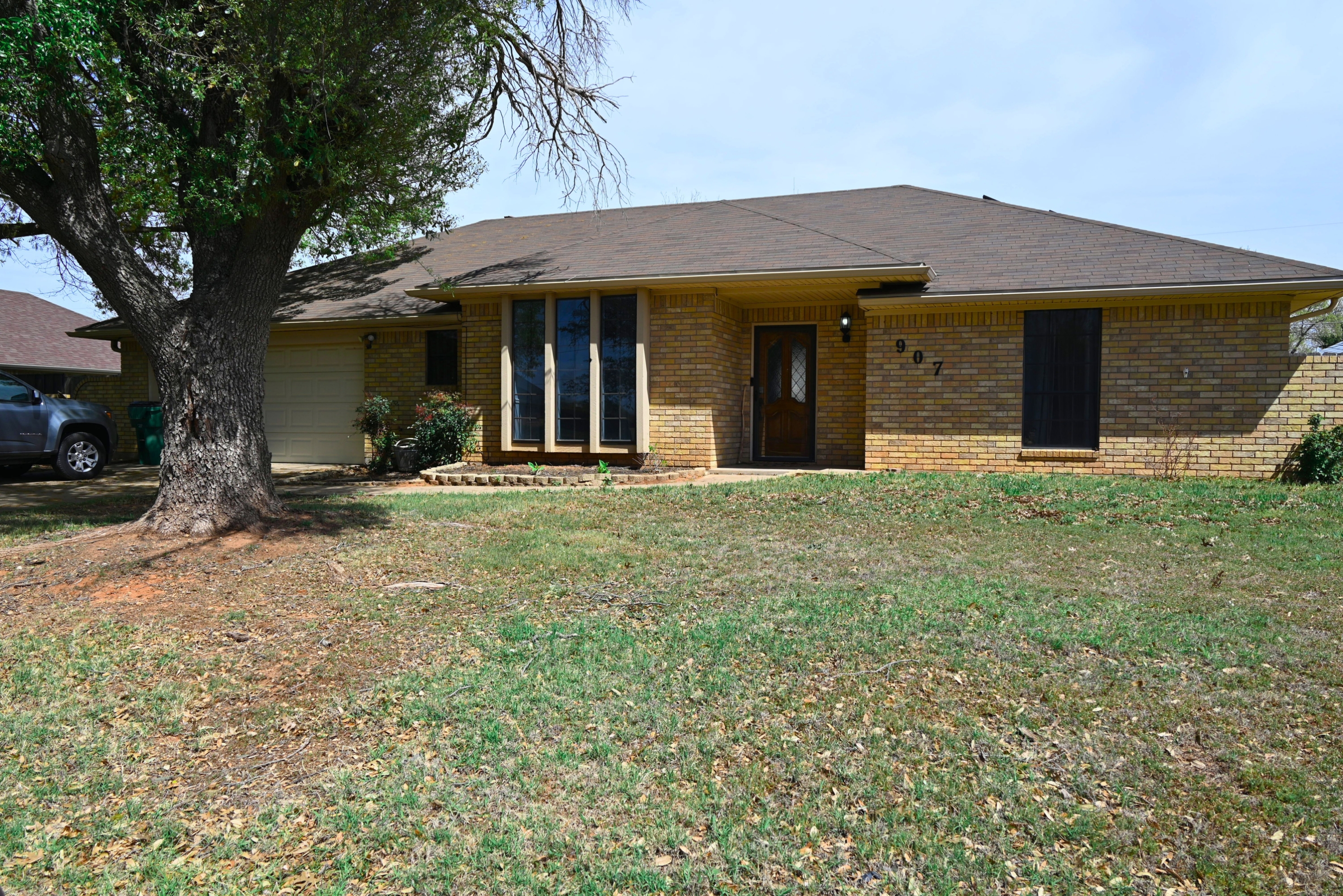 907 Sugarbush Lane